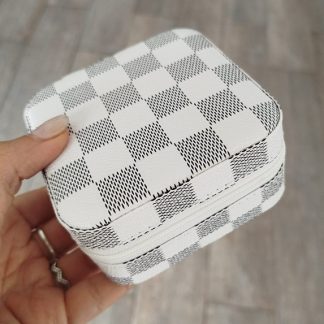 Joyero cuadrado cuadriculado