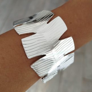 EB03