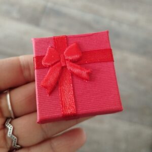 Porta anillo rojo